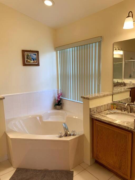 Minutes To Disney! Spacious Home W/ Private Pool, Themed Rooms! Orlando Luaran gambar